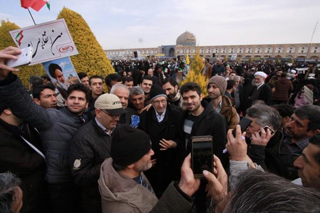 خانواده گیتی پسند در راهپیمایی ۲۲بهمن ۹۷